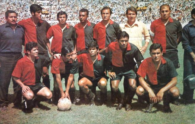 FBC Melgar - 1971 (J. Neyra, H. Paredes, E. Layva, A. Salinas, R. Farfán, A. Palacios, J. Risco, R. Rosell, E. Barra, C. Ticona &amp; L. Ponce)